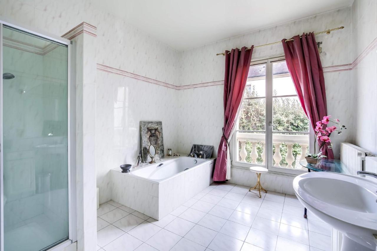 La Demeure D'Iris Bed & Breakfast Bougival Exterior photo